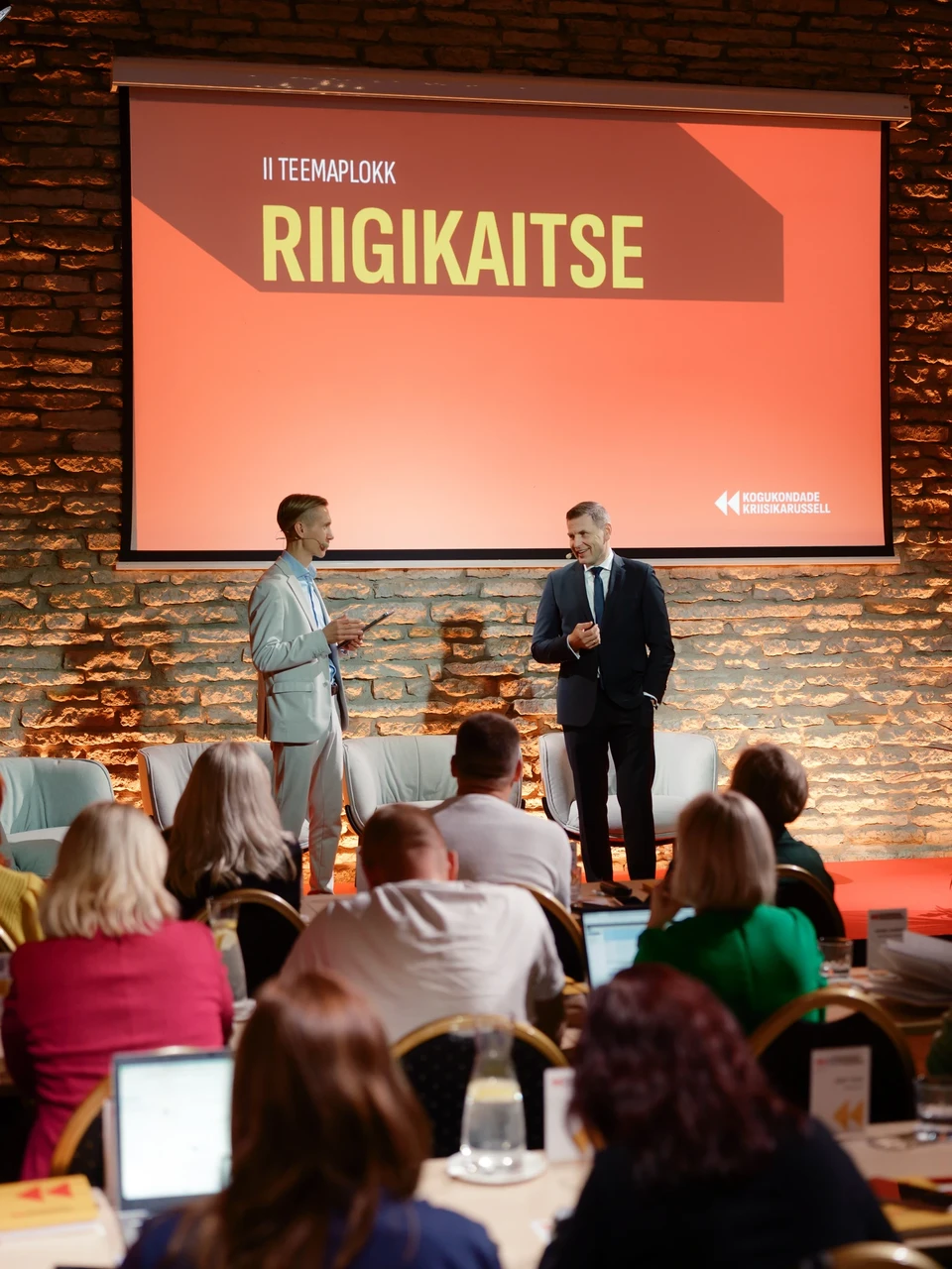 Brent Pere juhtimas konverentsi, intervjueeritav Hanno Pevkur