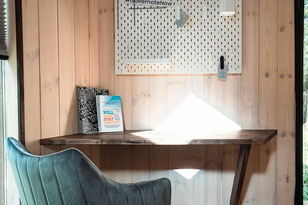 Kirjutamislaager, ühene tuba