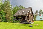 Kohvikumaja rabajärve kaldal