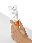 Heliocare color gel cream light mano textura 01 700x 53353b14 94f8 4b4b ab62 67d1085d87ee.webp