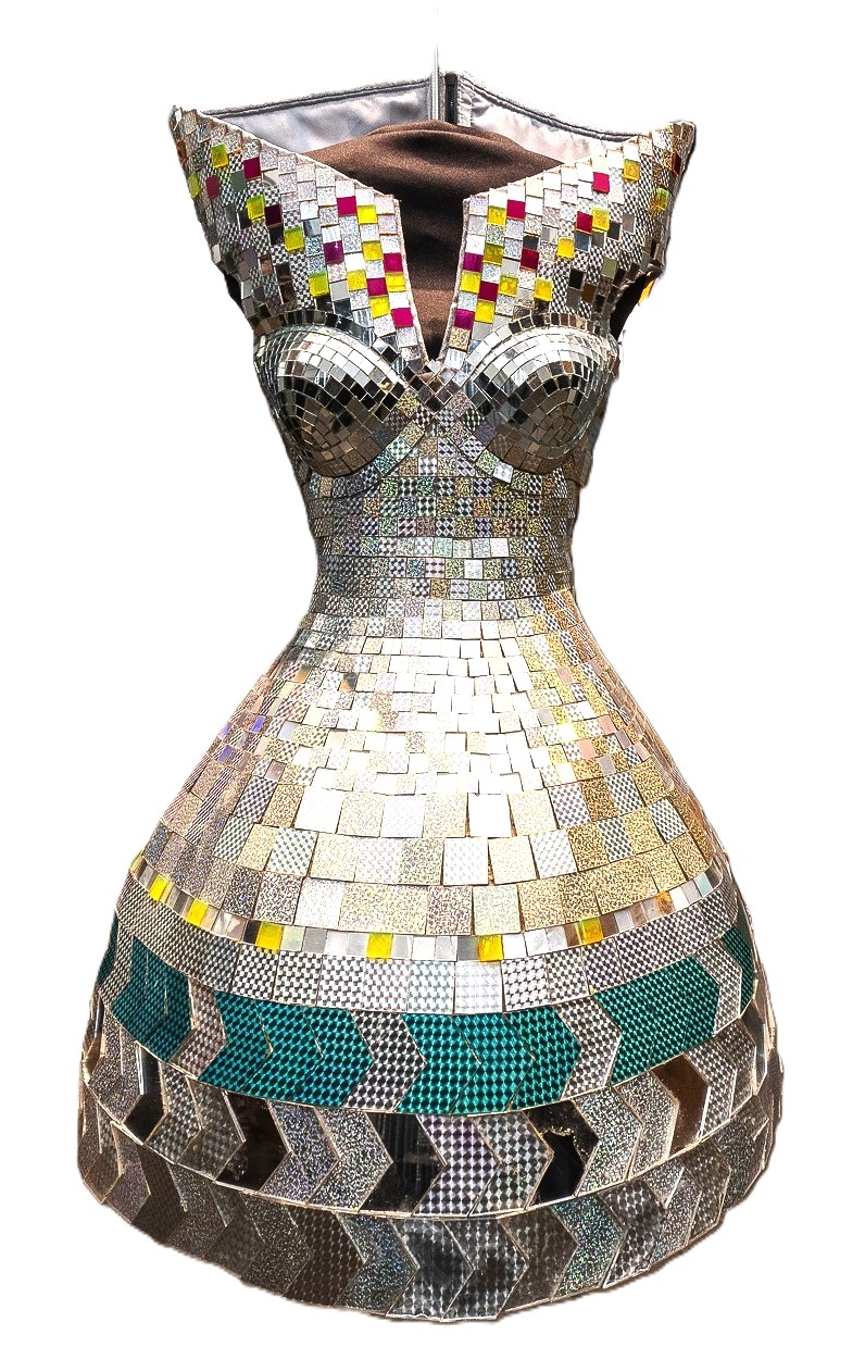 Moekunstnik Liisi Eesmaa loodud legendaarsed peegelkleidid kollektsioonist „Mirror Tetris“