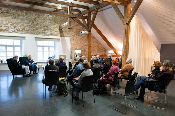 Lugemisklubi loeng Tallihoones