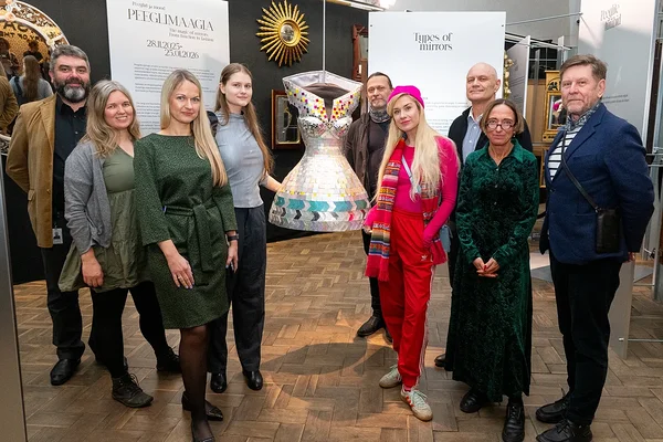 Peeglimaagia näituse meeskond