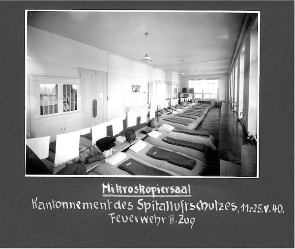 Ein Jahr nach der Landesausstellung wurde der Mikroskopiersaal in ein Lazarett umgewandelt. 