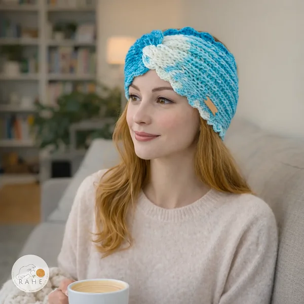 Hand-knitted wide headband in blue and white tones worn by a woman. Soft twisted knit, a warm and comfortable handmade accessory for everyday wear. RAHEcraft.