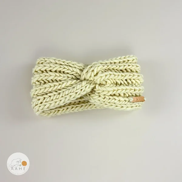Flat laid white knitted headband in chunky wool for girls and women.