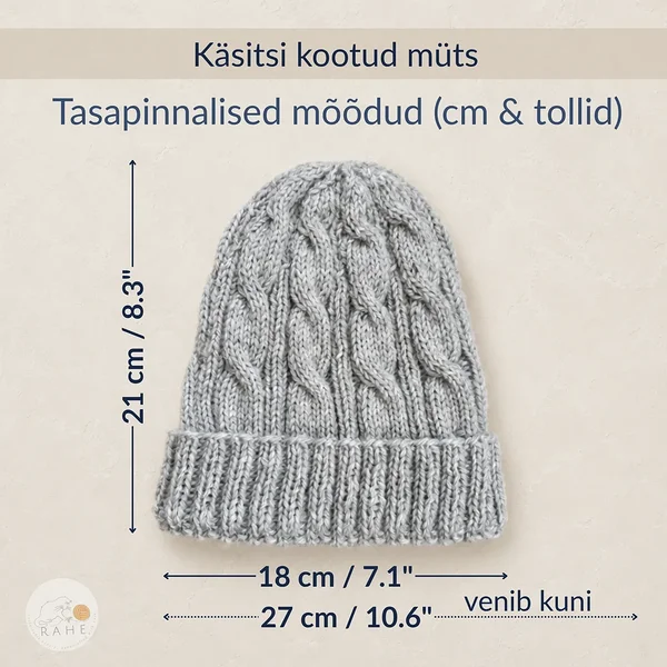 Käsitsi kootud palmikkoes lastemütsi tasapinnalised mõõdud nii sentimeetrites kui ka tollides.