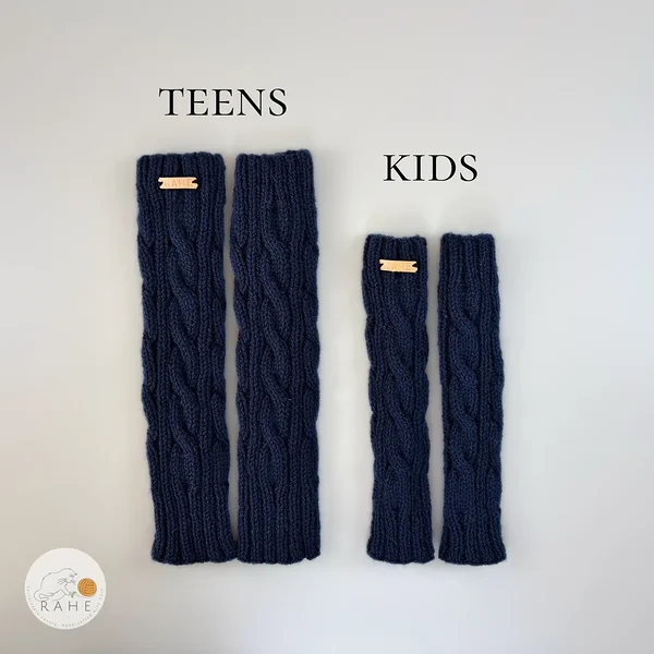Visual size guide for RAHEcraft hand-knitted leg warmers showing Teen and Kid flat sizes.