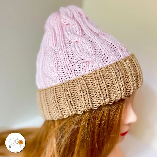 Naiste meriino müts. Kootud roosa müts beeži äärega. Eesti käsitöö kingitused.