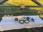 Example of our outdoor picnic during the hike. Depending on the season and tour start time, the meal is served either during or after the hike. Evening tours include a picnic stop along the way.