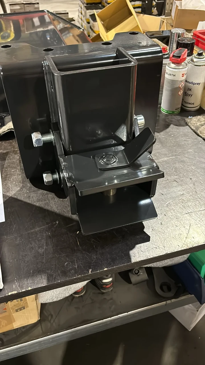 Hitch for Support Leg