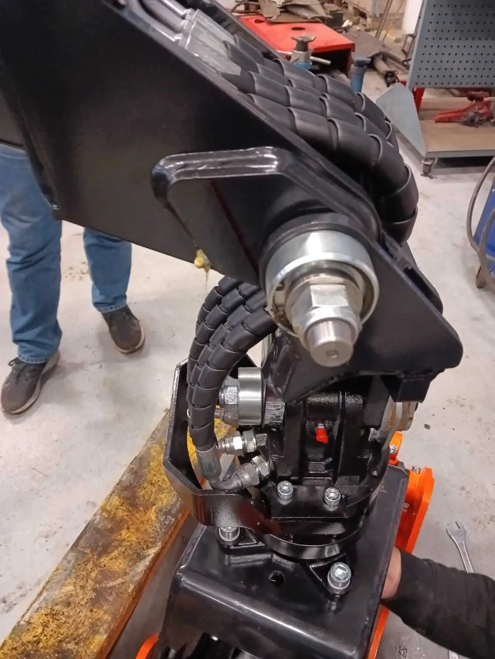 Link with double brake