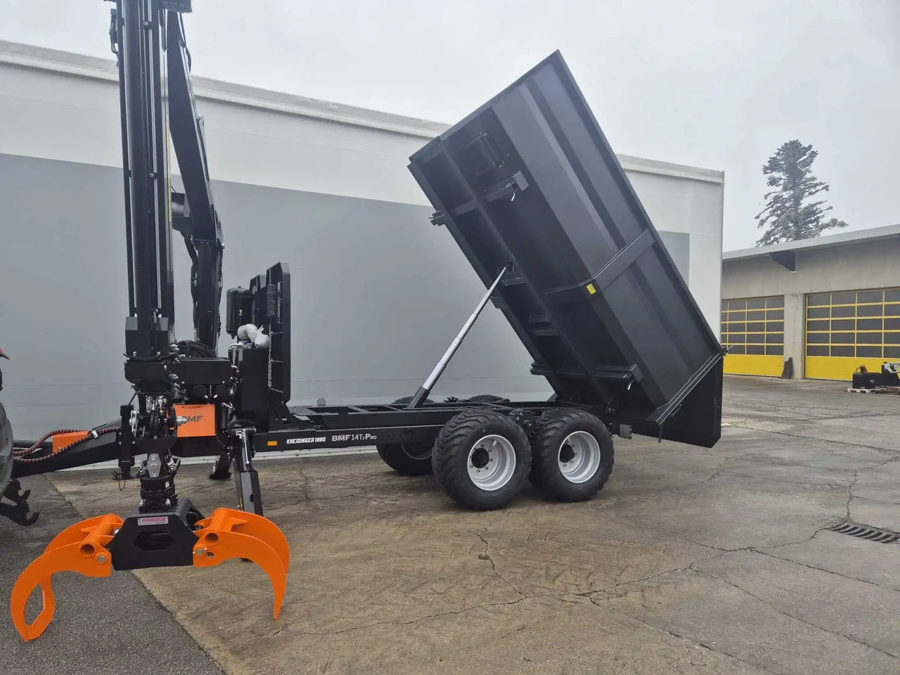 High DP01 Tipping Box with Simol Legs