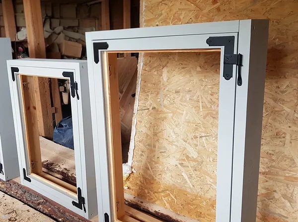 1-kordsed pakettraamiga aknad