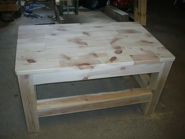 Liimitud puidust diivanilaud