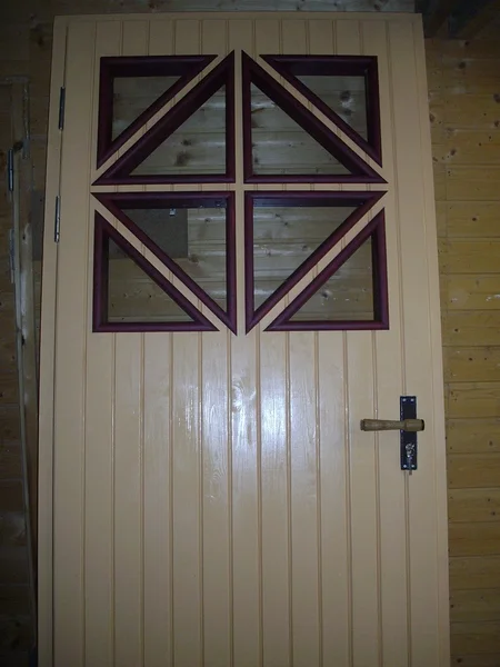 Välisuks 8 kolmnurgaga