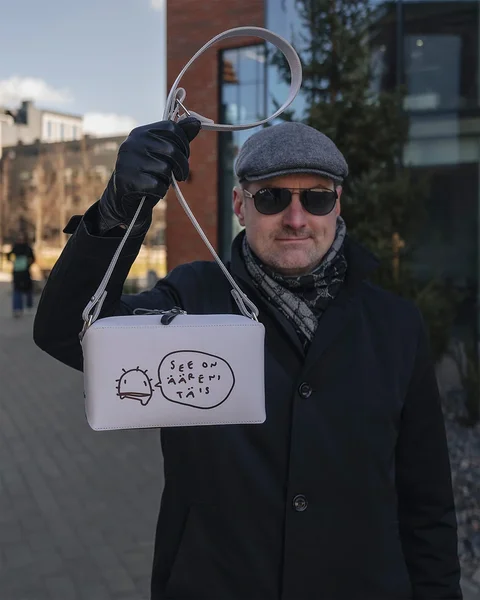 Trippelgänger x Pesakond — ääreni täis — Stella Soomlais