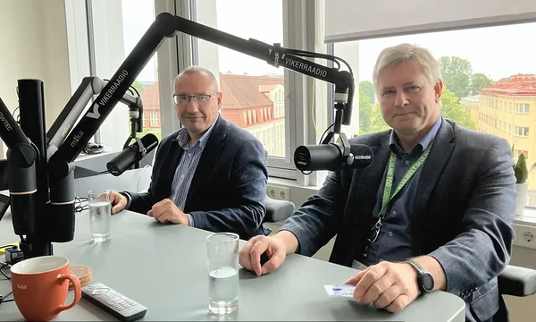 Arkadi Popov ja Tarmo Bakler Vikerraadio saates Uudis+. Foto: Laura Raudnagel ERR, 15. juuli 2025